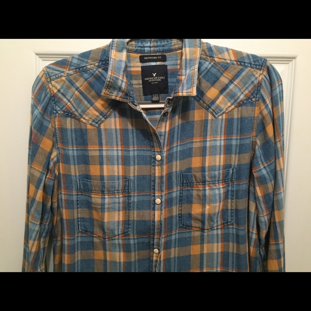 Women's Plaid button down.